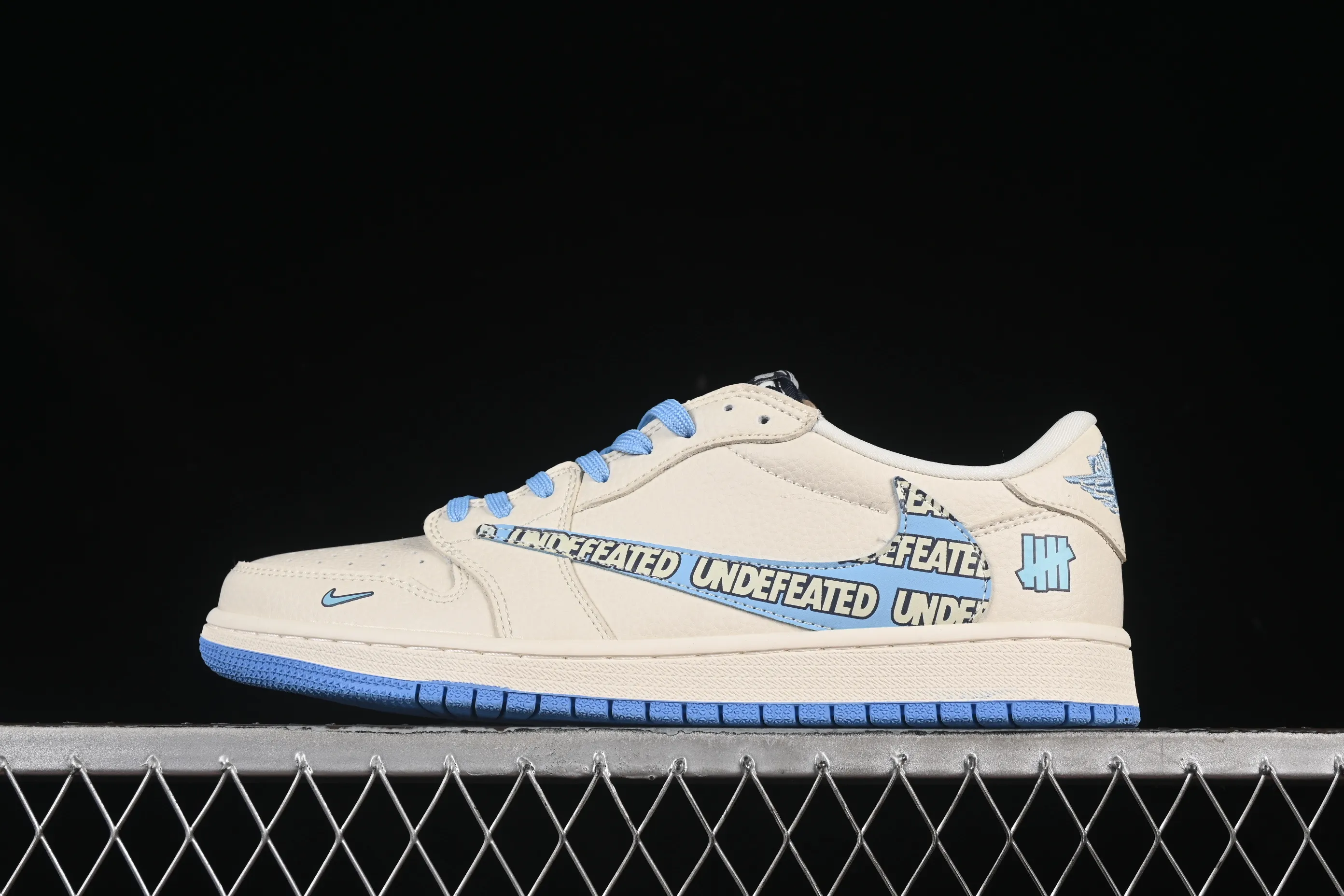 All categories Air Jordan Jordan series basketball shoes Air Jordan 1 Low High-end customized low-top sneakers Travis Scott x Fragment Design x Air Jordan 1 Low OG SP AJ1 UN joint name beige blue English hook low-top cultural casual sneakers LD2025-013
